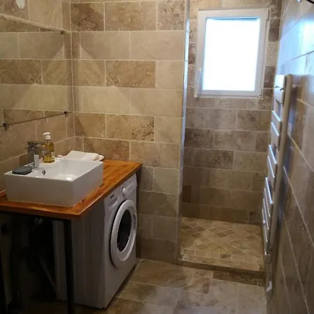 Entier Dans Dependance Saint-Morillon